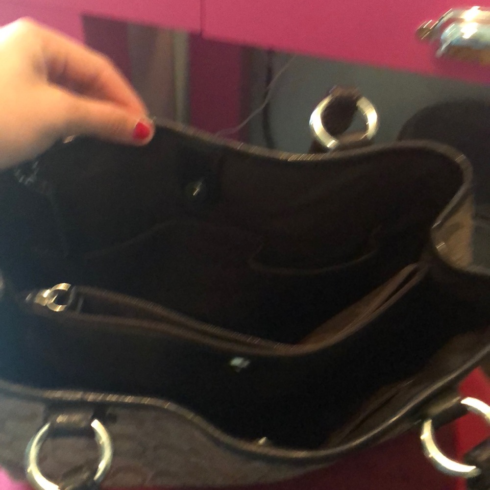 Authentic Coach Signature Purse - Picture 4 of 8